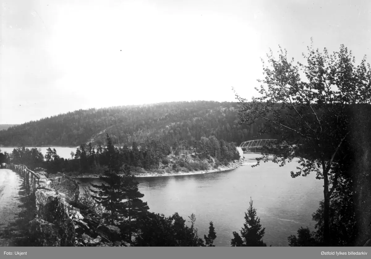 Trøsken bru i Tune, og Vestvannet. 1930-årene.