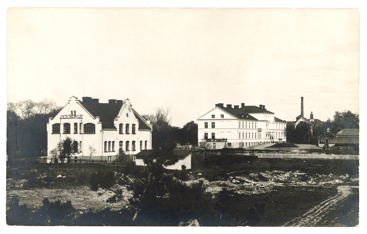 Enköping, lasarettet området från Gröngarnsåsen. Från vänster gamla epidemisjukhuset följt av lasarettet.