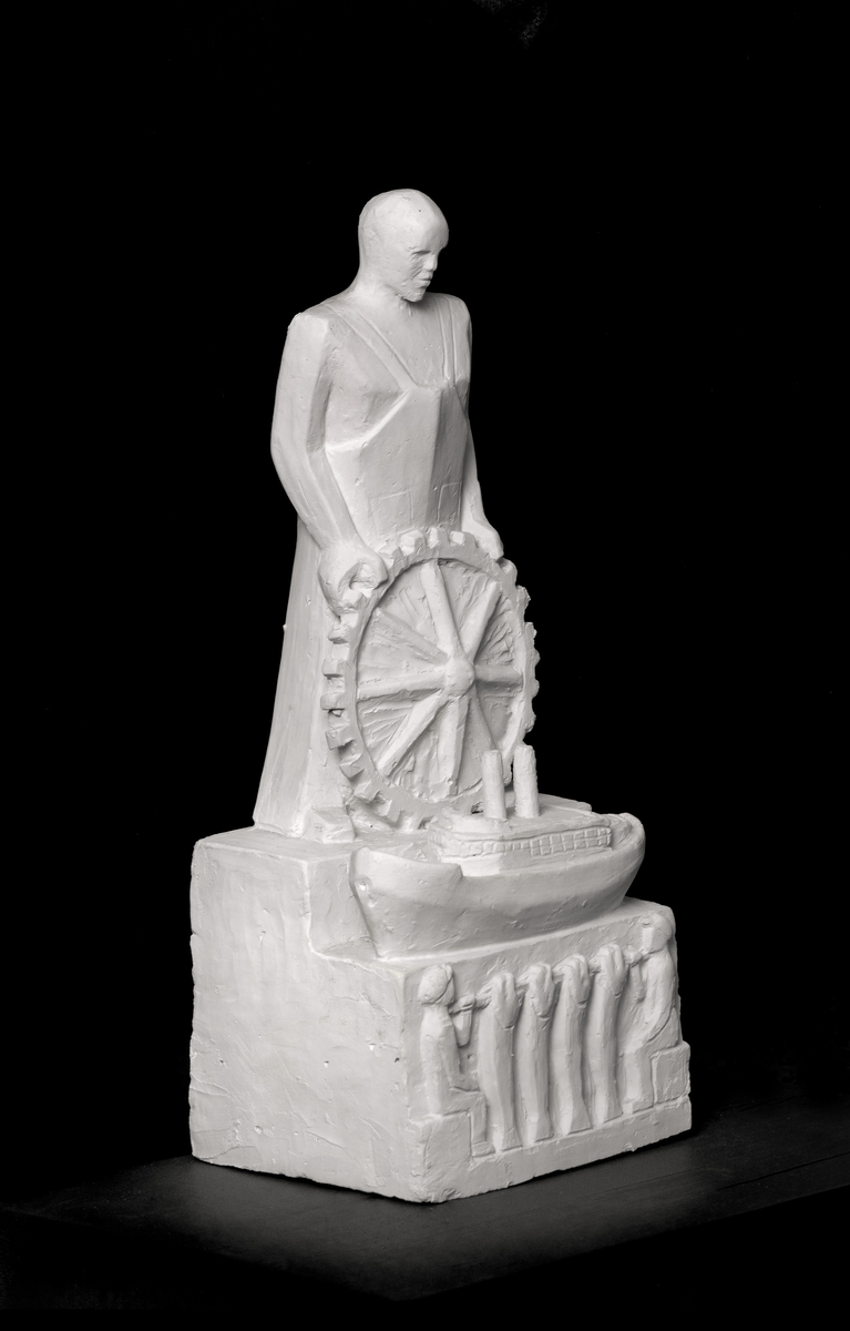 Mann ved ror ovanfor mindre skip samt fiskarar i relieff.