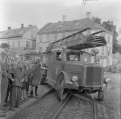 Brannbil sklei og havarerte under utrykning
