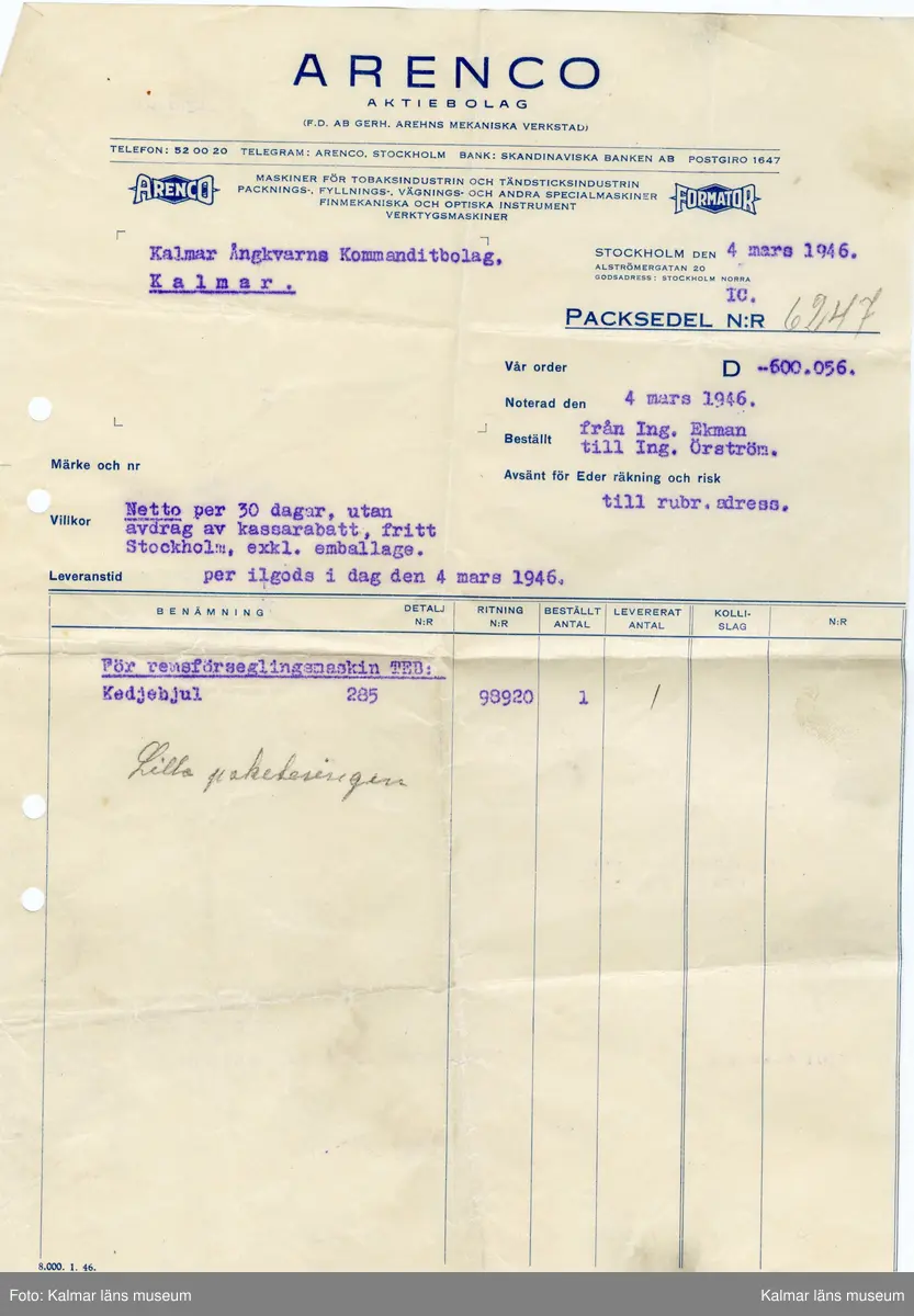 KLM 46812:7:1-20. Handling, samling. Packsedlar, handskrivna lappar, instruktioner. Tryck och handskrift på papper. Samlat i brunt kuvert (:1). Tryckt text kuvert: A.-Bol. E.J. Carlström & Sons Filial Kalmar. Påskrift kuvert: Herr Gunnar Eriksson Ångkvarnen Kalmar. Packsedlarna rör diverse maskiner som mjölpackare, rensförseglingsmaskin, havregrynspackare, remförseglingsmaskin, kartongförseglingsmaskin, vägningsmaskin m.m.