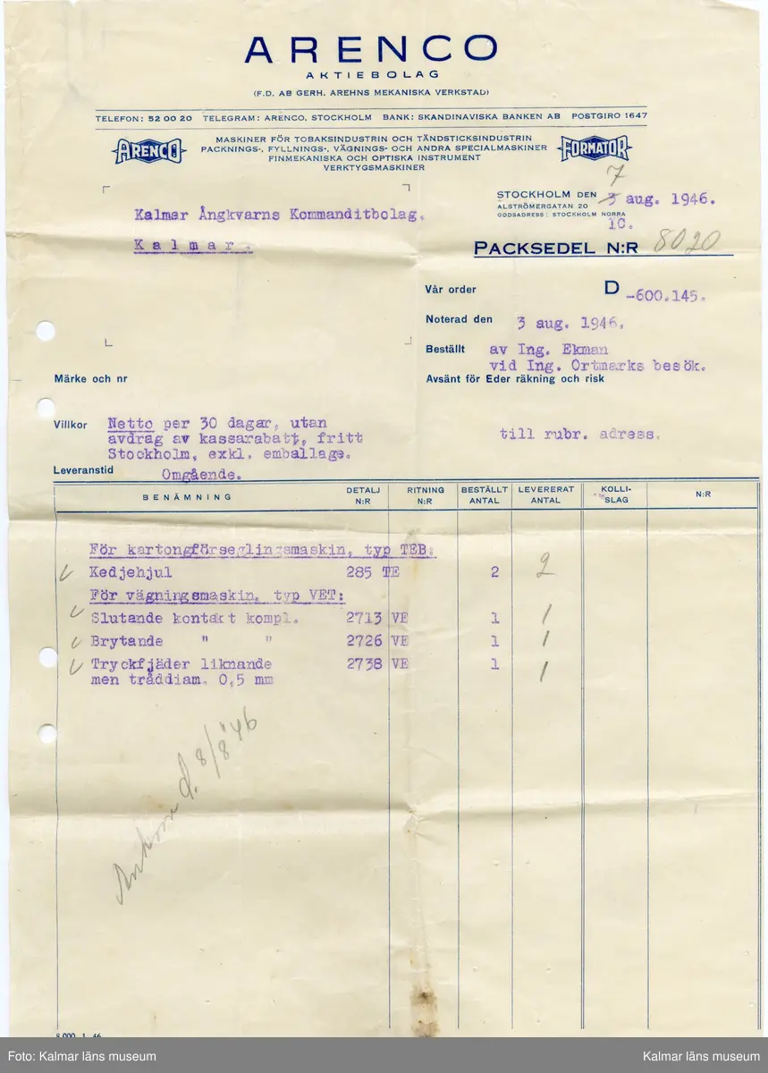 KLM 46812:7:1-20. Handling, samling. Packsedlar, handskrivna lappar, instruktioner. Tryck och handskrift på papper. Samlat i brunt kuvert (:1). Tryckt text kuvert: A.-Bol. E.J. Carlström & Sons Filial Kalmar. Påskrift kuvert: Herr Gunnar Eriksson Ångkvarnen Kalmar. Packsedlarna rör diverse maskiner som mjölpackare, rensförseglingsmaskin, havregrynspackare, remförseglingsmaskin, kartongförseglingsmaskin, vägningsmaskin m.m.
