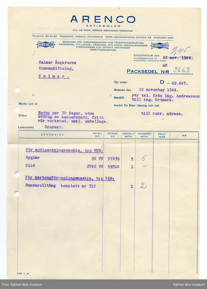 KLM 46812:7:1-20. Handling, samling. Packsedlar, handskrivna lappar, instruktioner. Tryck och handskrift på papper. Samlat i brunt kuvert (:1). Tryckt text kuvert: A.-Bol. E.J. Carlström & Sons Filial Kalmar. Påskrift kuvert: Herr Gunnar Eriksson Ångkvarnen Kalmar. Packsedlarna rör diverse maskiner som mjölpackare, rensförseglingsmaskin, havregrynspackare, remförseglingsmaskin, kartongförseglingsmaskin, vägningsmaskin m.m.