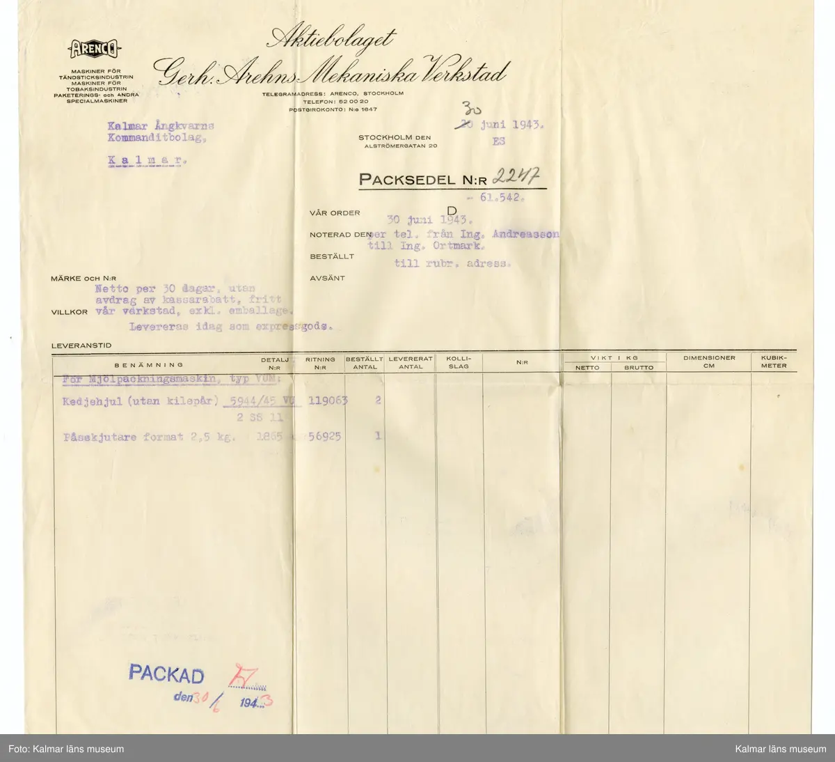 KLM 46812:7:1-20. Handling, samling. Packsedlar, handskrivna lappar, instruktioner. Tryck och handskrift på papper. Samlat i brunt kuvert (:1). Tryckt text kuvert: A.-Bol. E.J. Carlström & Sons Filial Kalmar. Påskrift kuvert: Herr Gunnar Eriksson Ångkvarnen Kalmar. Packsedlarna rör diverse maskiner som mjölpackare, rensförseglingsmaskin, havregrynspackare, remförseglingsmaskin, kartongförseglingsmaskin, vägningsmaskin m.m.