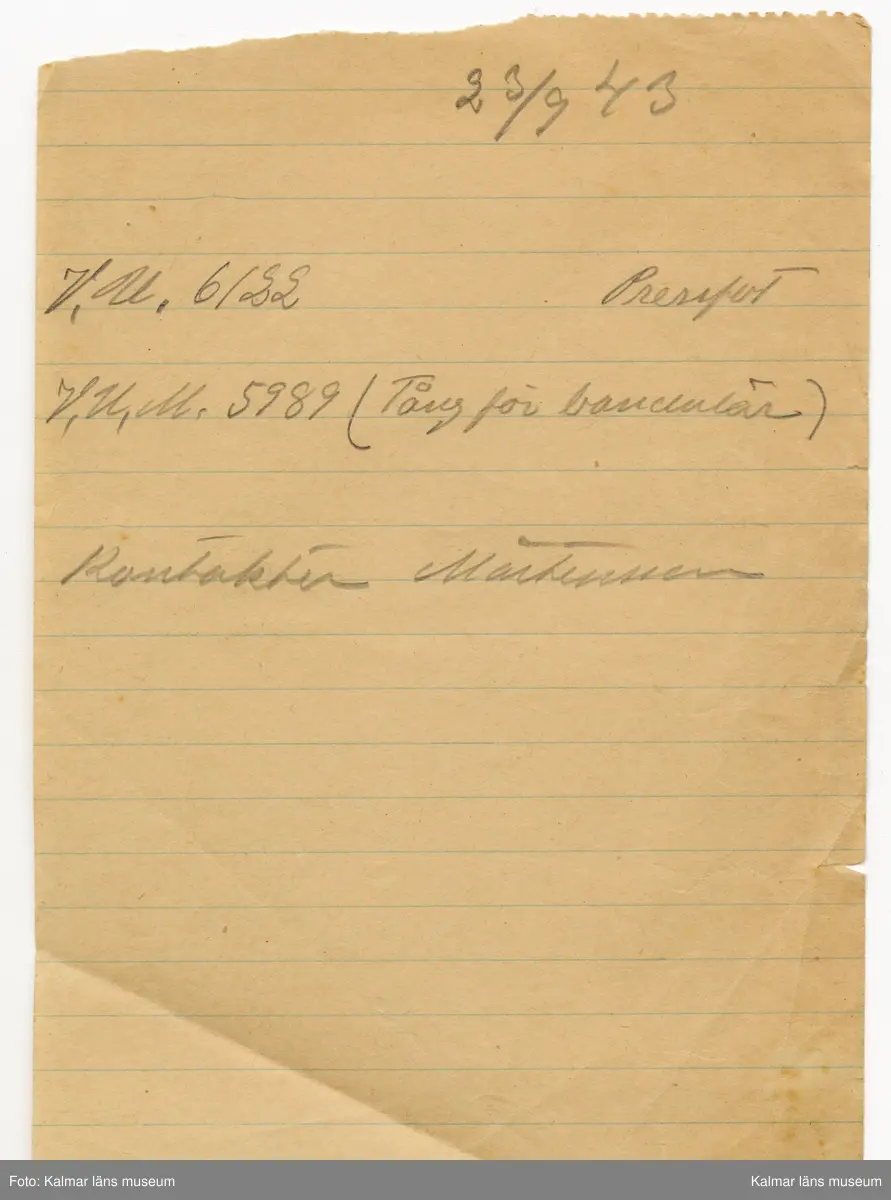 KLM 46812:7:1-20. Handling, samling. Packsedlar, handskrivna lappar, instruktioner. Tryck och handskrift på papper. Samlat i brunt kuvert (:1). Tryckt text kuvert: A.-Bol. E.J. Carlström & Sons Filial Kalmar. Påskrift kuvert: Herr Gunnar Eriksson Ångkvarnen Kalmar. Packsedlarna rör diverse maskiner som mjölpackare, rensförseglingsmaskin, havregrynspackare, remförseglingsmaskin, kartongförseglingsmaskin, vägningsmaskin m.m.