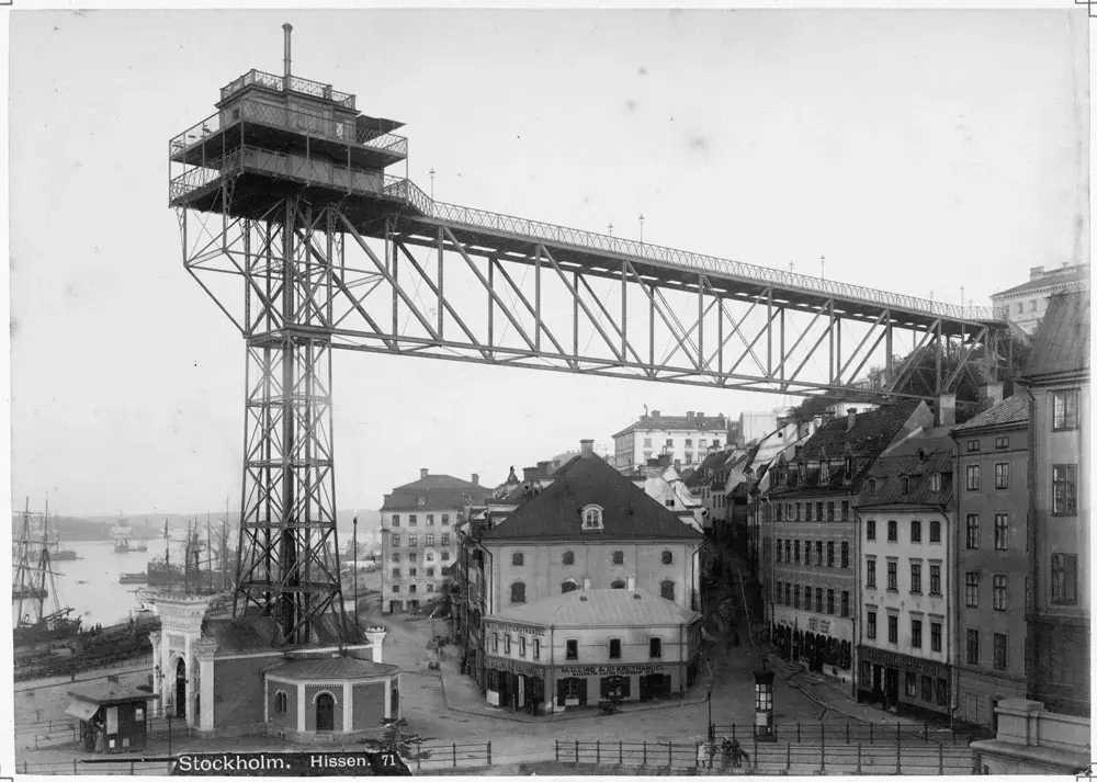 Bilden är från innan 1891. Sjömanshemmet som det såg ut innan ombyggnaden. Byggnaden längs till höger i bild.