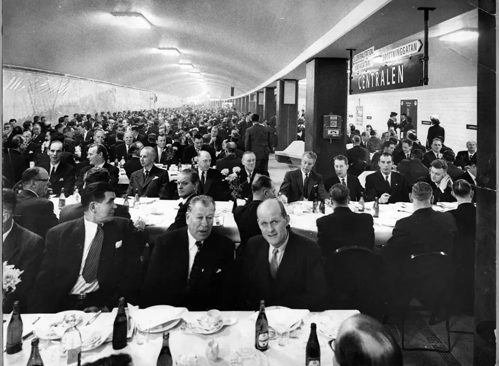 Vid invigningen 24.11.1957 hette stationen Centralen. Den bytte sedan namn år 1958 till T-Centralen.