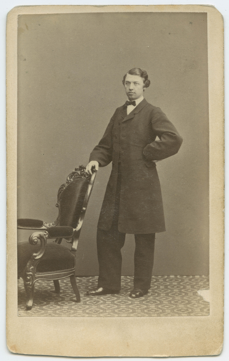 Porträtt på Alfred Johan Stomberg. Ingenjör, Musiker.