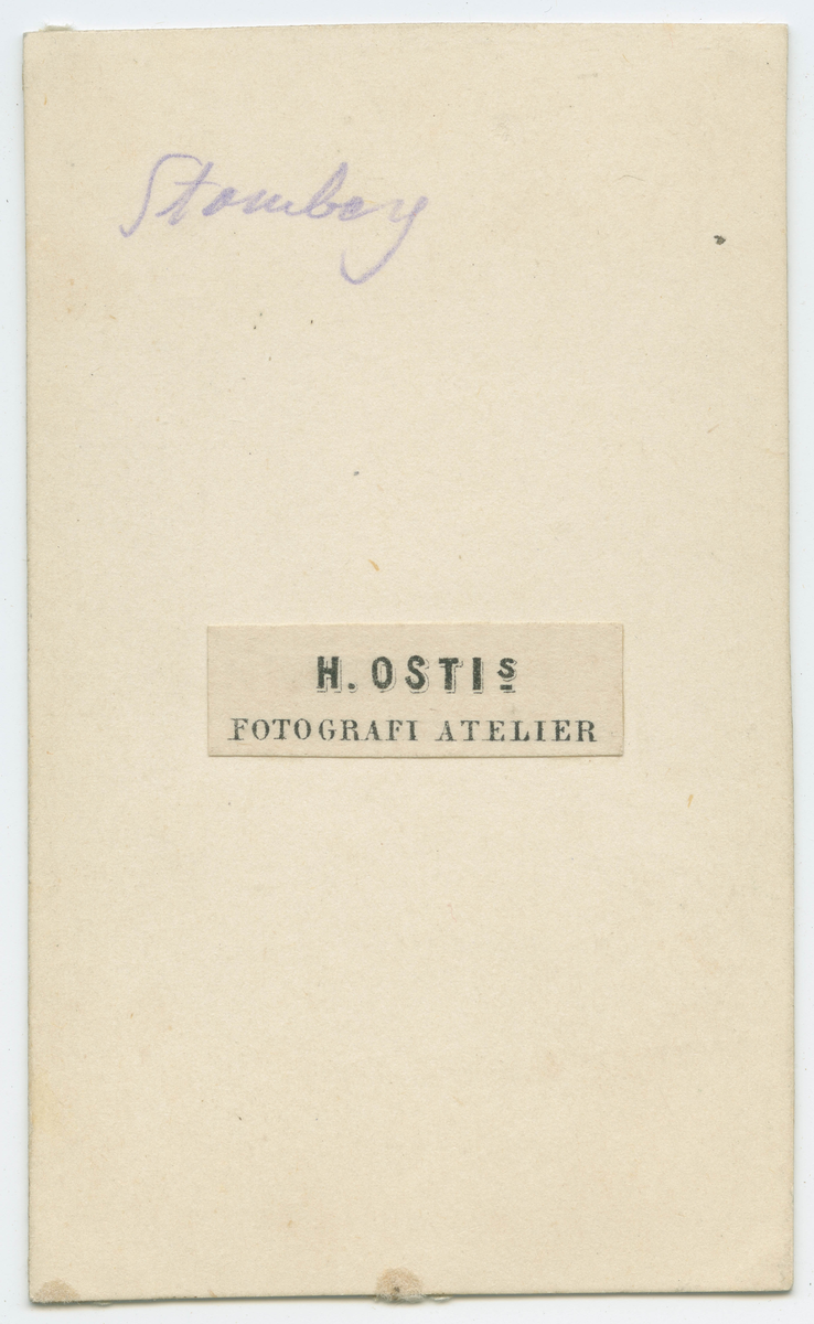 Porträtt på Alfred Johan Stomberg (sittande till vänster). Ingenjör, Musiker.