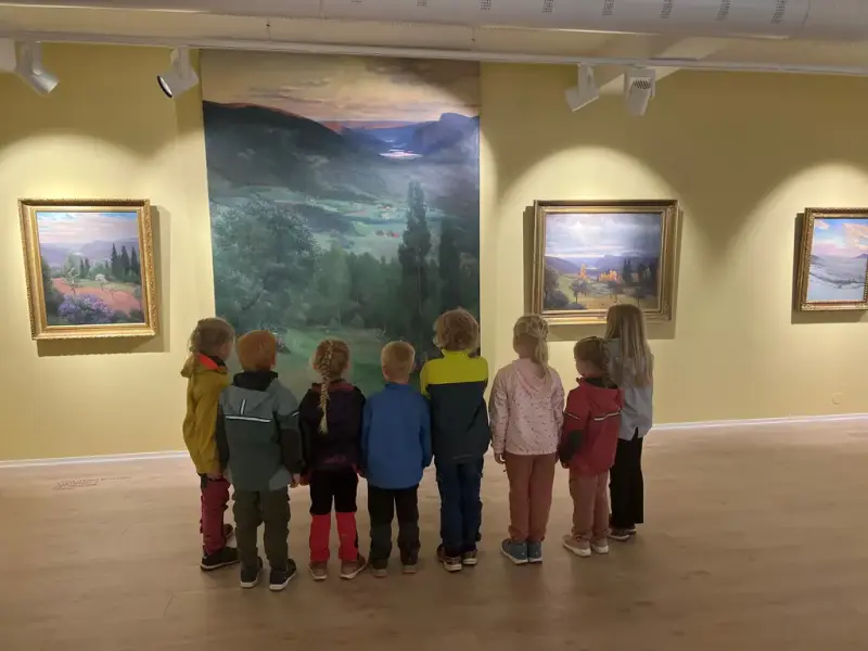 Barnehagebesøk i galleriet 