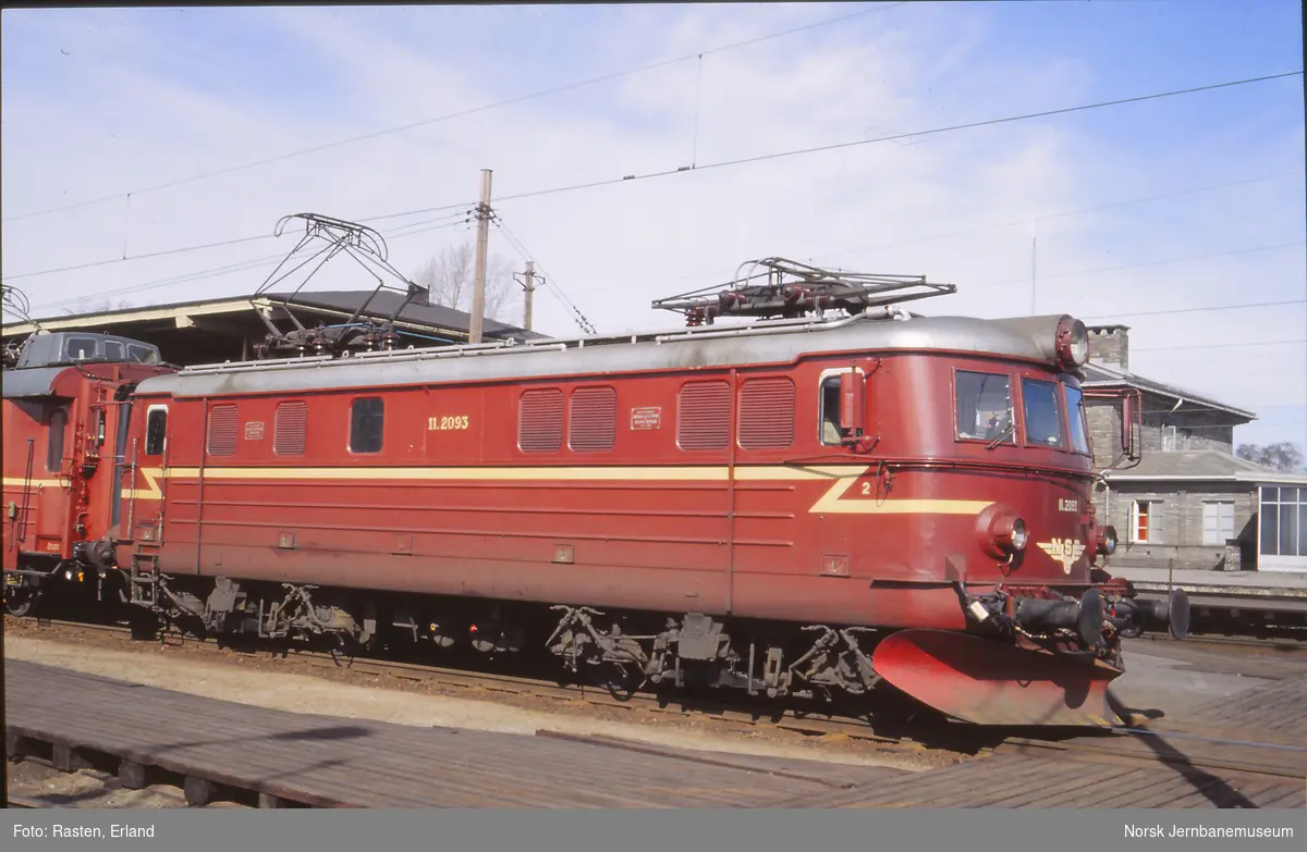 Elektrisk lokomotiv El 11 2093 på Lillestrøm stasjon