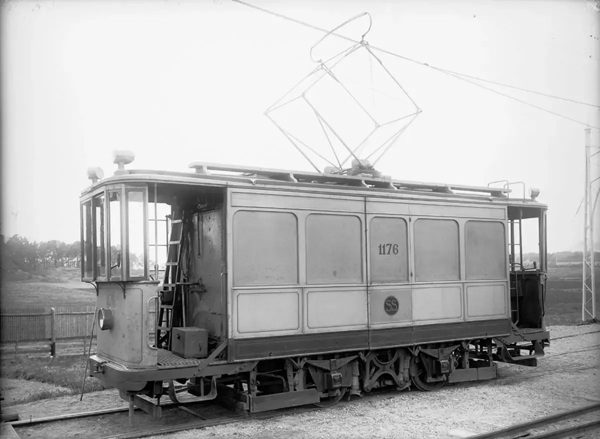 Skenrensningsvagn litt H1, byggd år 1910, här med saxbygel och förarskydd