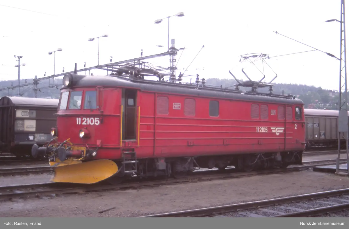 Elektrisk lokomotiv El 11 2105 på Lillestrøm stasjon