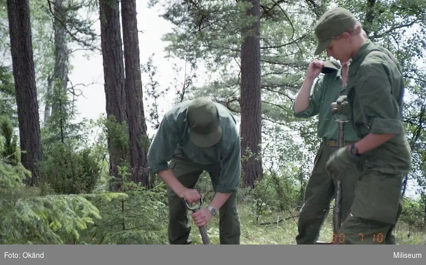 Iordningställande av förläggningsplats med släckningsruskor.