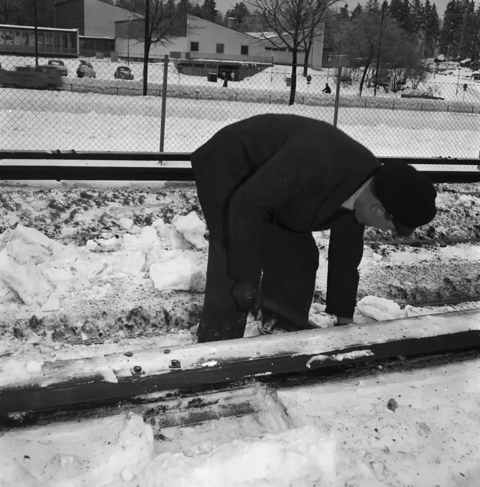 Skottning av snö vid strömskena