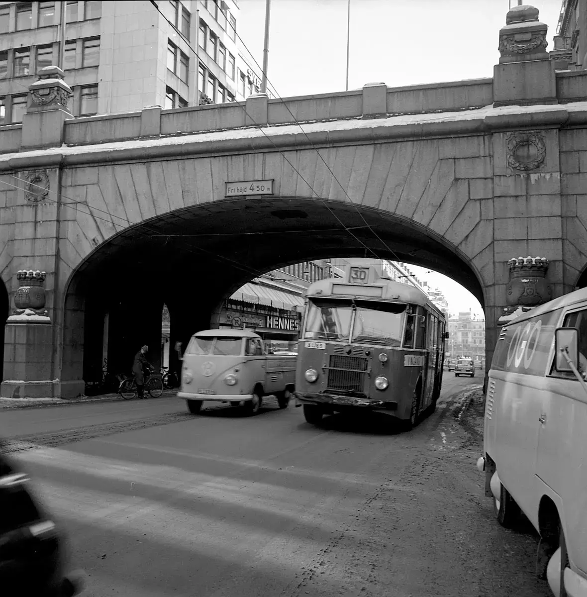 Buss på linje 30 på Kungsgatan 1964