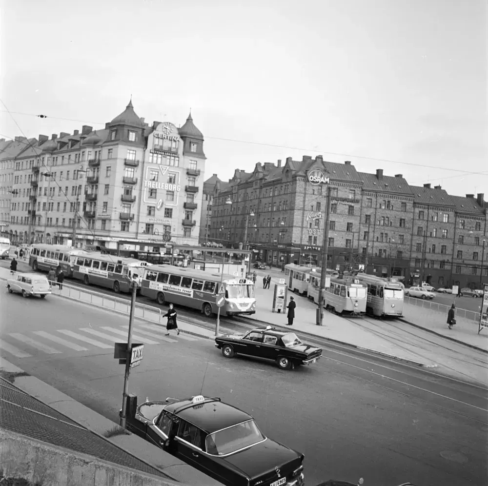 Fridhemsplan. Trafik och folkliv vid Drottningholmsvägen.