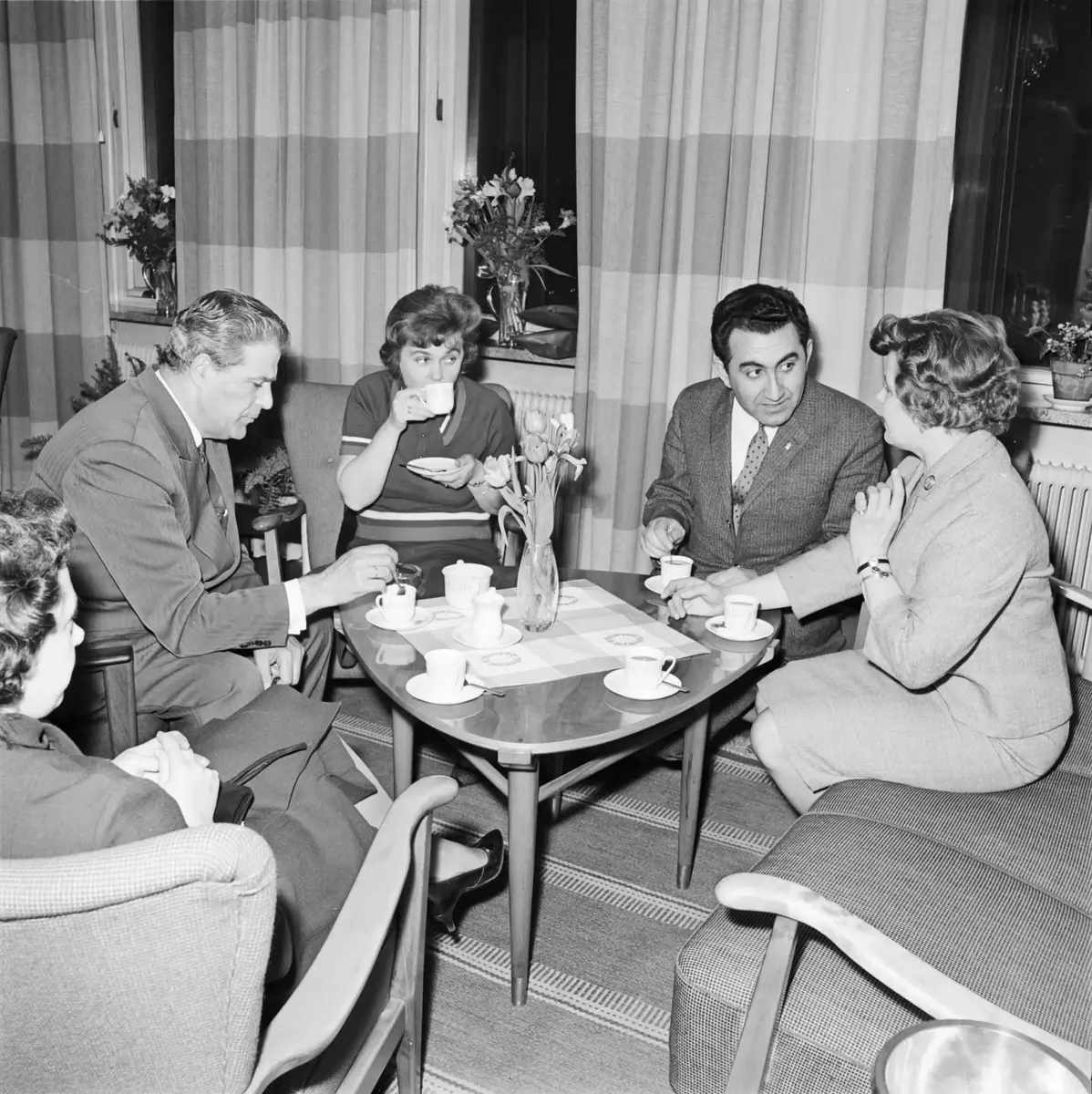 Världsmästaren i schack, Tigran Petrosjan, besökte Blåsut för att spela mot deltagare vid Spårvägens schackklubb.