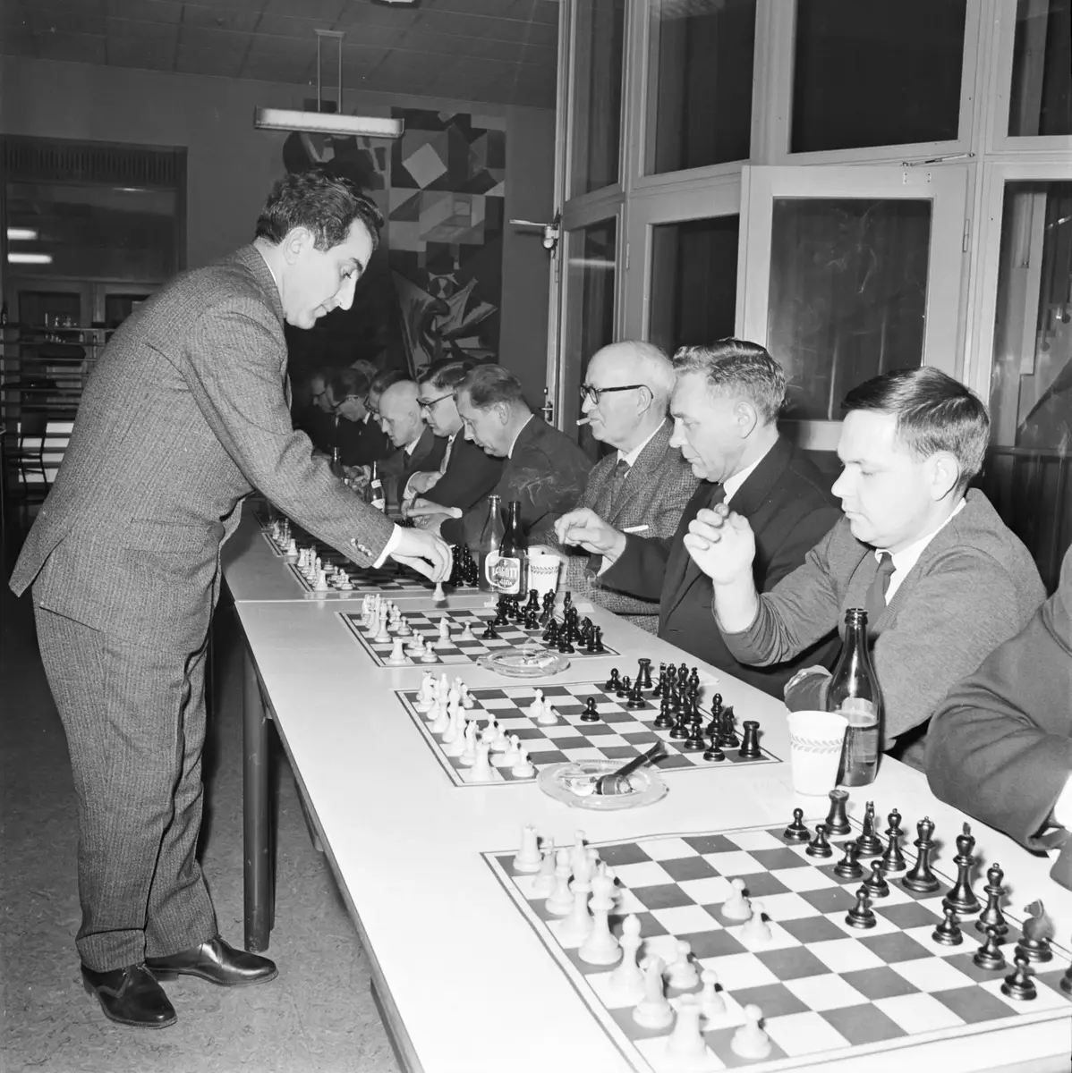 Världsmästaren i schack, Tigran Petrosjan, besökte Blåsut och spelade mot deltagarna vid Spårvägens schackklubb