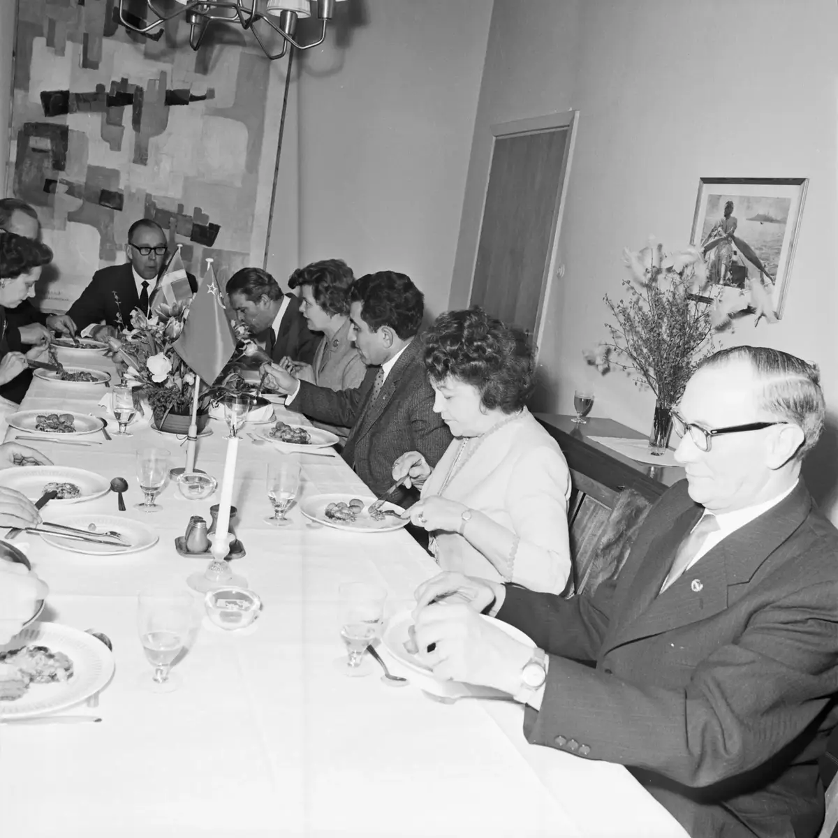 Schackmästarna Tigran Petrosjan (världsmästare) och Andre Lilienthal, besökte Blåsut och Spårvägens schackklubb.