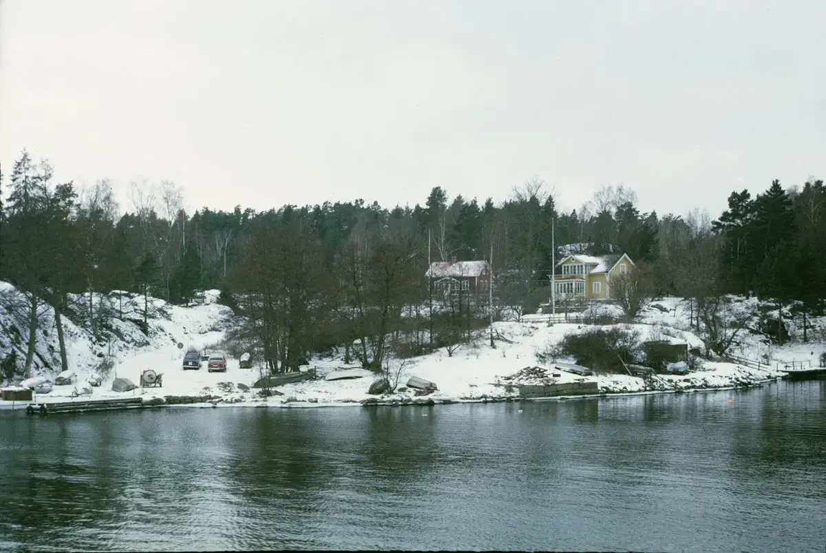 Vinterbild från Ljusterö, mitt för Örsö