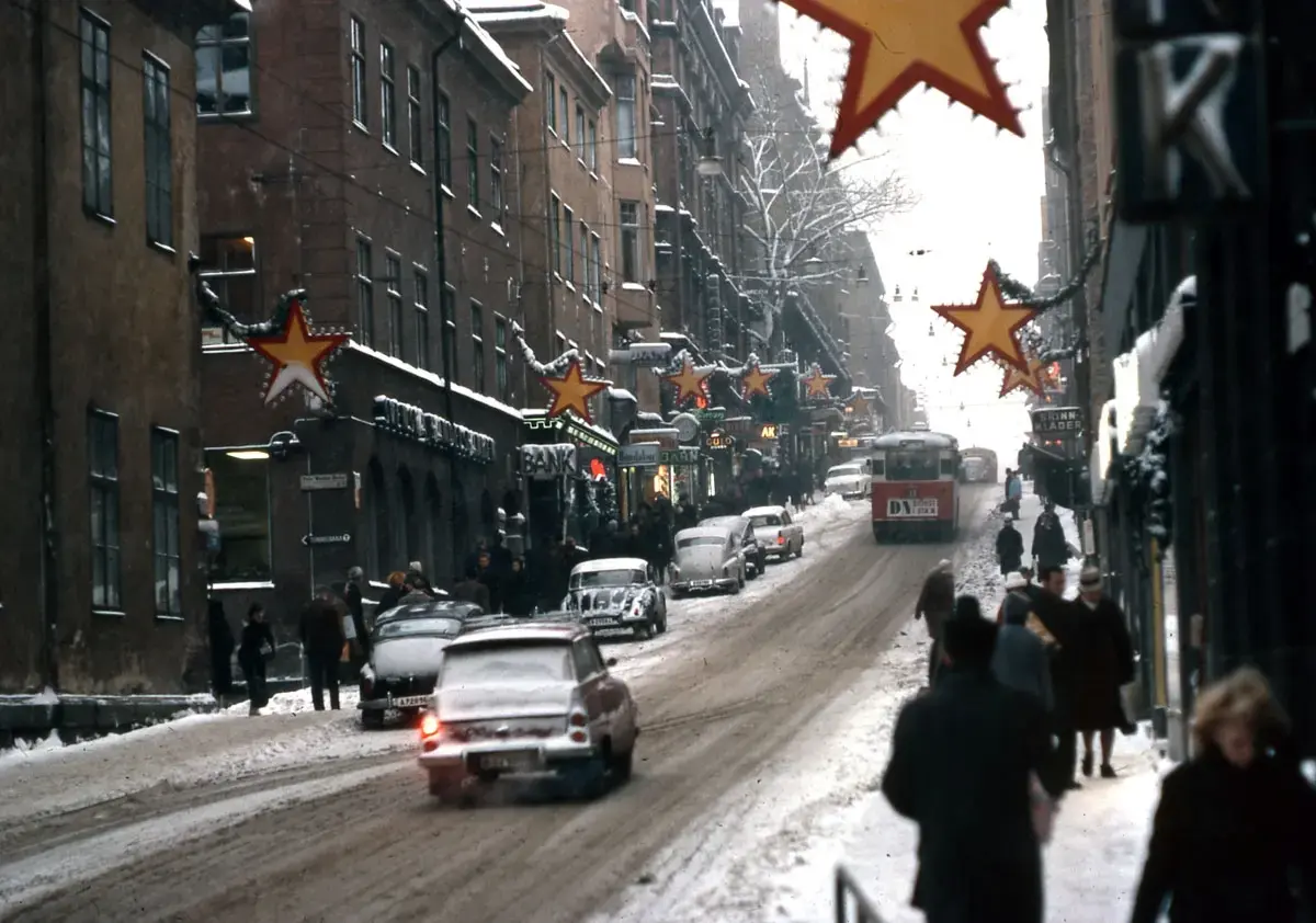 Götgatan med juldekorationer