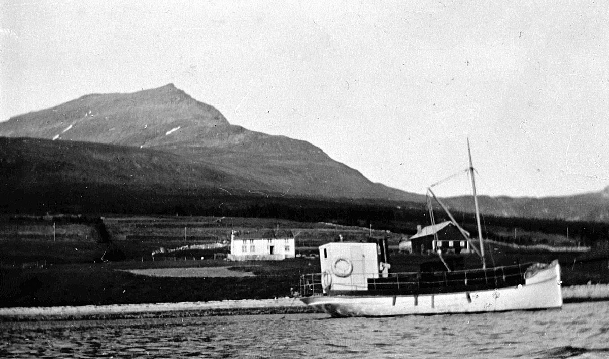 M/K "Lillegutt" utenfor Svartnes, Balsfjord