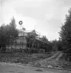 För andra gången hålls det taklagsfest för Huitfeltska gården. Nu efter återuppbyggnaden på sin nya plats och som första hus i friluftsmuseet Gamla Linköping.