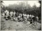 Kronobergs hed.
Kokövning på sluttningen mot Grännaforssa, under övervakning av distinktionskorpralerna Lindén, Palmér och
Sjögren. 
Trol. början av 1900-talet.