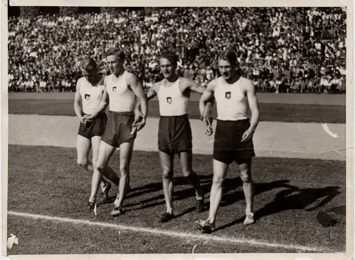 Rekordlaget i stafett 4 x 400 m, 20/8 1933, tid 3.19,8 min. Stockholm ...