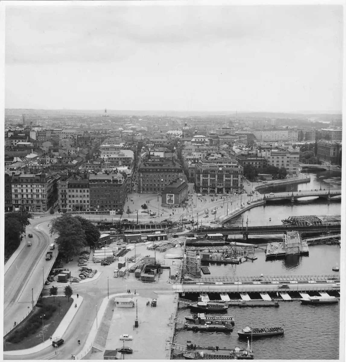 Trafikbild från Tegelbacken 1948