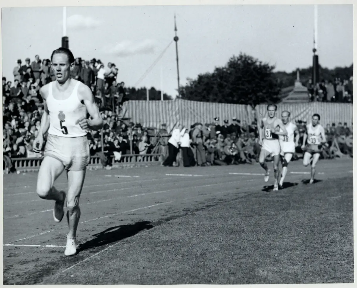 Gunder Hägg i världsrekordloppet på 5000 m. Slottsskogsvallen 20/9  1942.