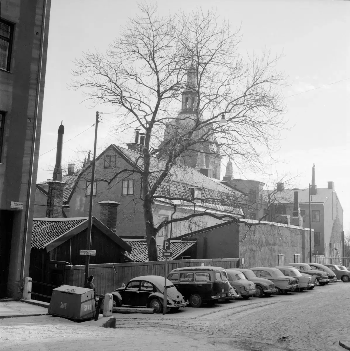 Hörnet av Svartensgatan och Fiskargatan. Katarina kyrka.