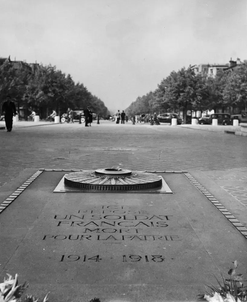 Den okände soldatens grav. Paris 1949