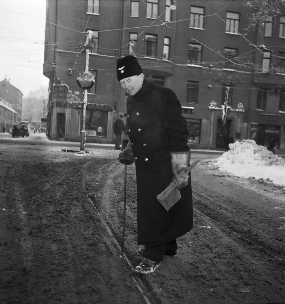 INils Holm, spårvagnsförare och signalvakt
ntervjuoffer till Spåret nr 1/1951