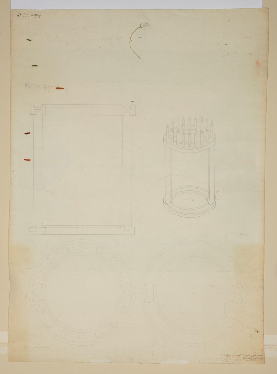 Utkast til kvadratisk putetrekk, malt på gulhvitt papir. Grønn bunn med tre striper i brunt tvers over midt på designet. Inni den midterste stripen et felt lysere brunt, ca. 2cm bredt. En stor gul "stjerne" dekker mesteparten av flaten. Den har fire tagger på hver side, men er skåret rett av oppe og nede. Inni stjernen er det små kors av flossknuter med cirka 1cm mellomrom. Antydning til et annet fargeforslag nederst på tegningen. På baksiden er det en arbeidstegning av "Lysring", med detaljer ved siden av.