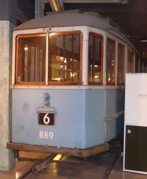 AB Stockholms Spårvägar B 5 nr 889

Ombyggd 1946  av Hägglund & Söner, Örnsköldsvik. 72 passagerare varav 24 sittande och 48 stående. 
