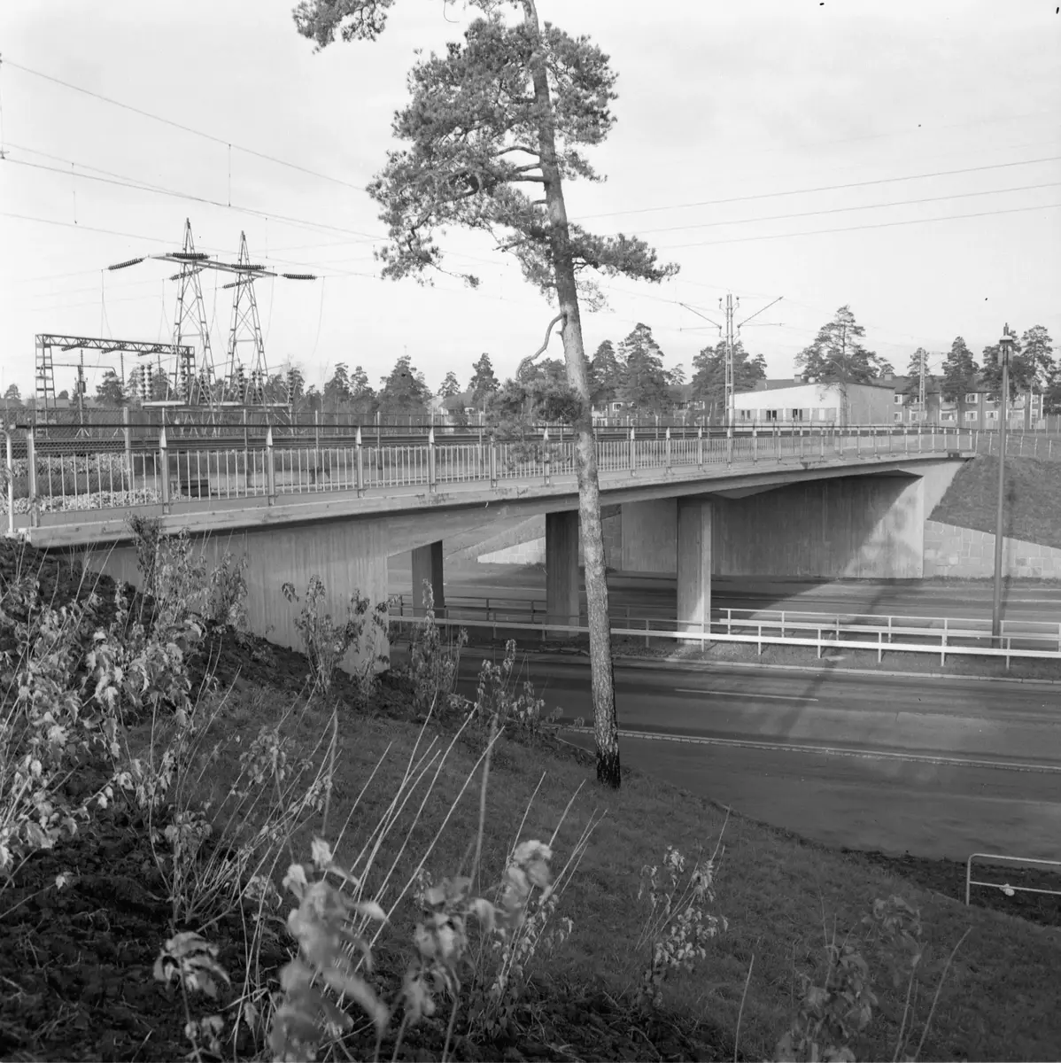 Bron över E4 mellan Fruängen och Västertorp mot Västertorp ...