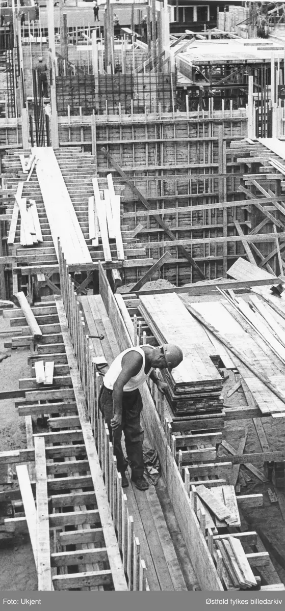 Fram-Brage-gården under bygging (Sagahuset), Sarpsborg 1968. Også kalt Torgbygget.