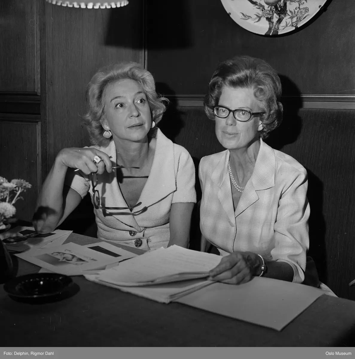 dobbeltportrett, kvinner, skuespiller, forfatter, sittende halvfigur