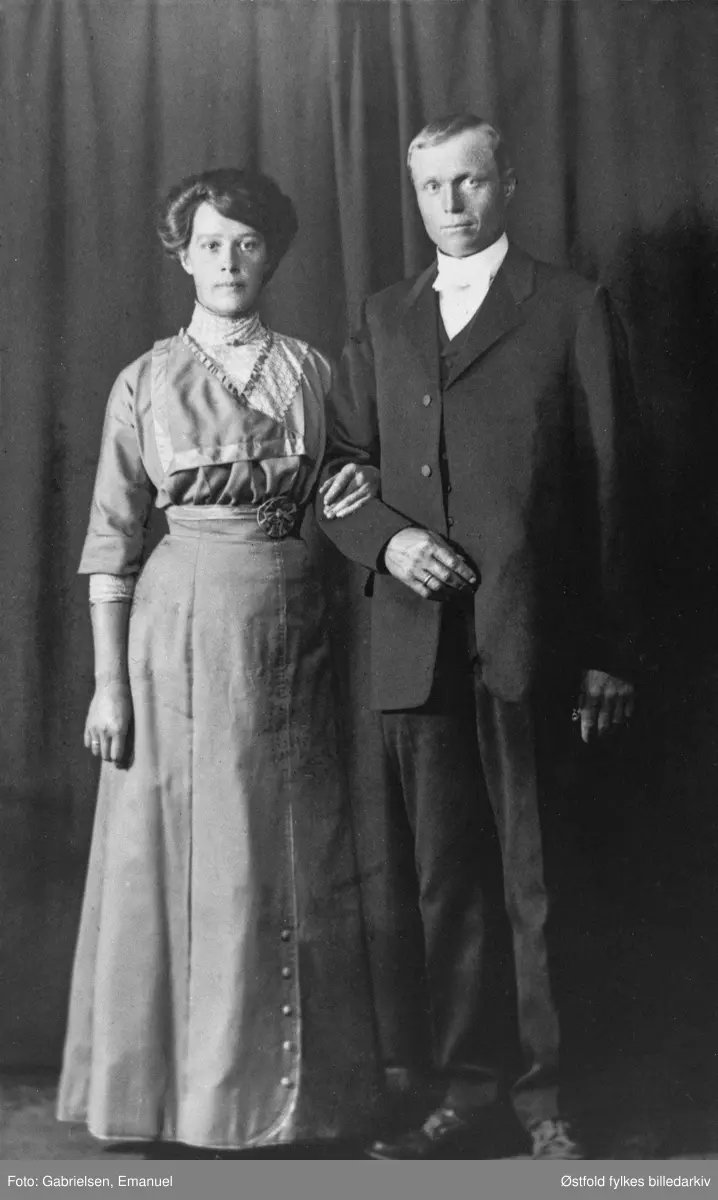Portrett av Tora og Sander Belsbymoen fra Varteig.