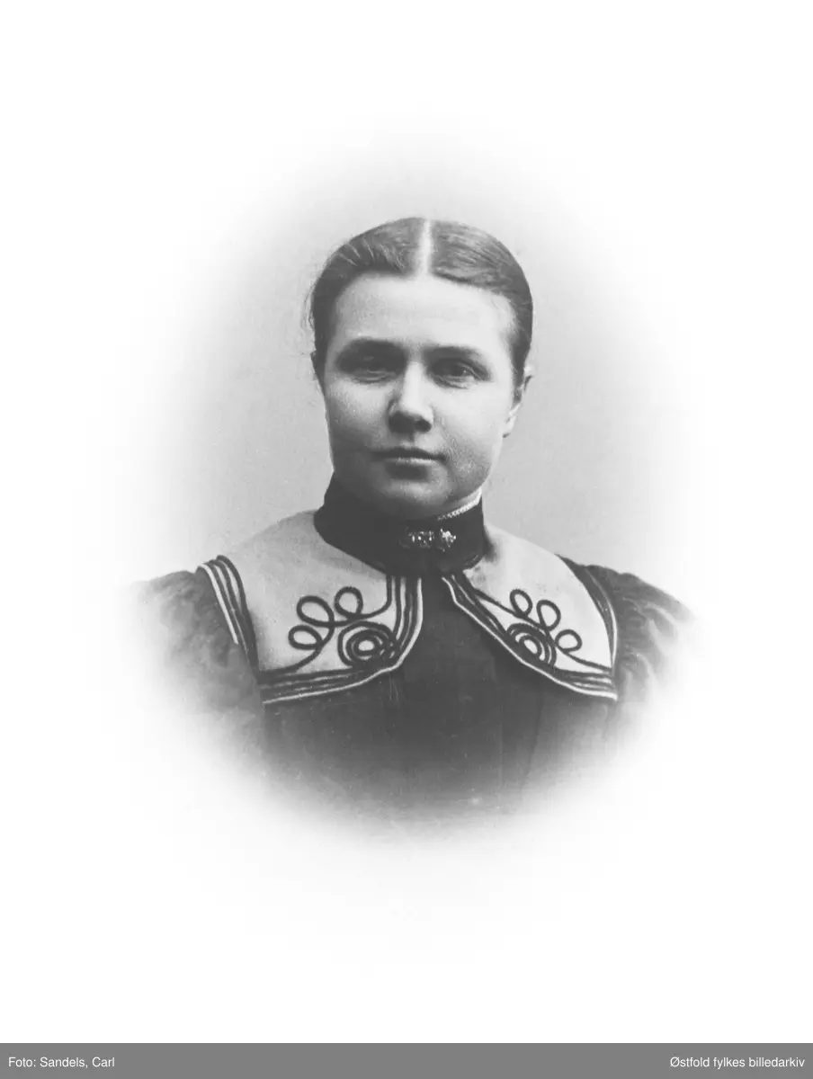 Portrett av Sigrid f. Blom Furuholmen, gift med Gunerius Furuholmen.