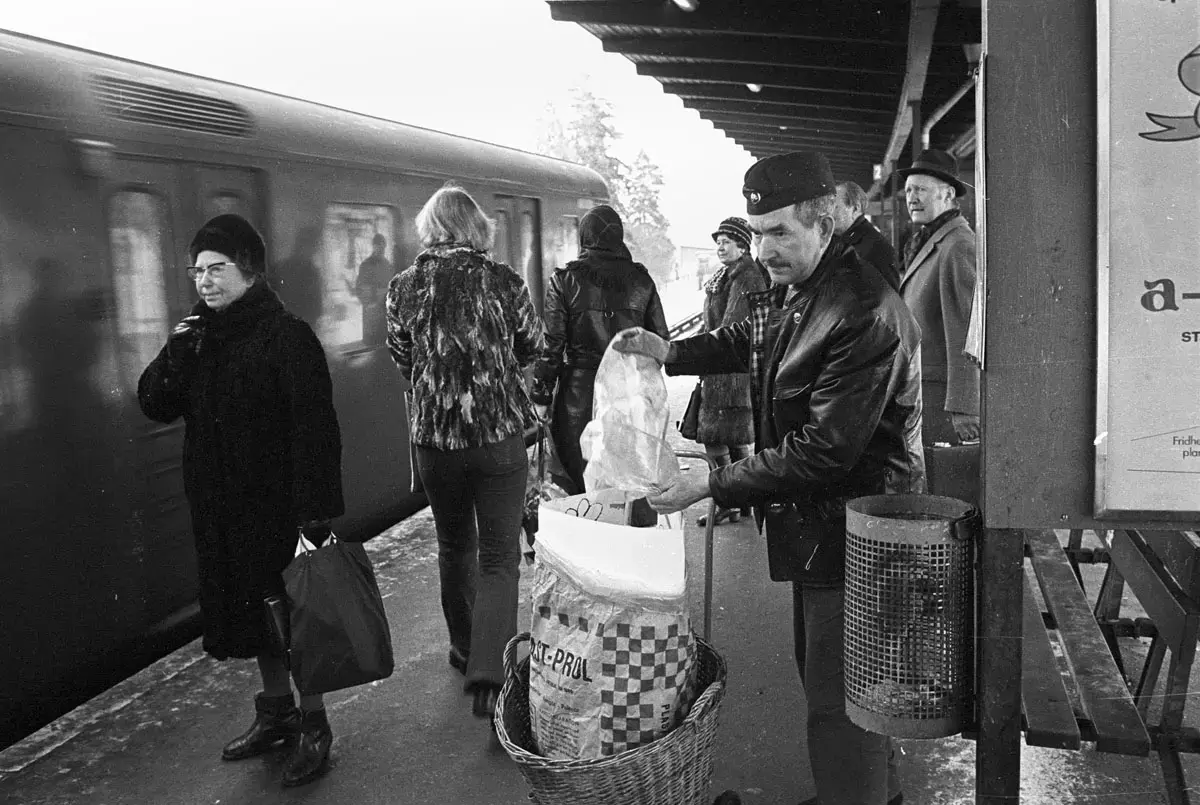 Städning på perrong vid Brommaplan station