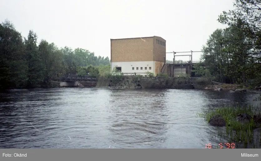 Maskerad Balkbro 2 (BB 2) "dubbel-enkel" framför kraftstation.