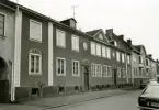 Radstående tvåvånings bostadshus från 1920-talet. Tegnérgatan i Kalmar.