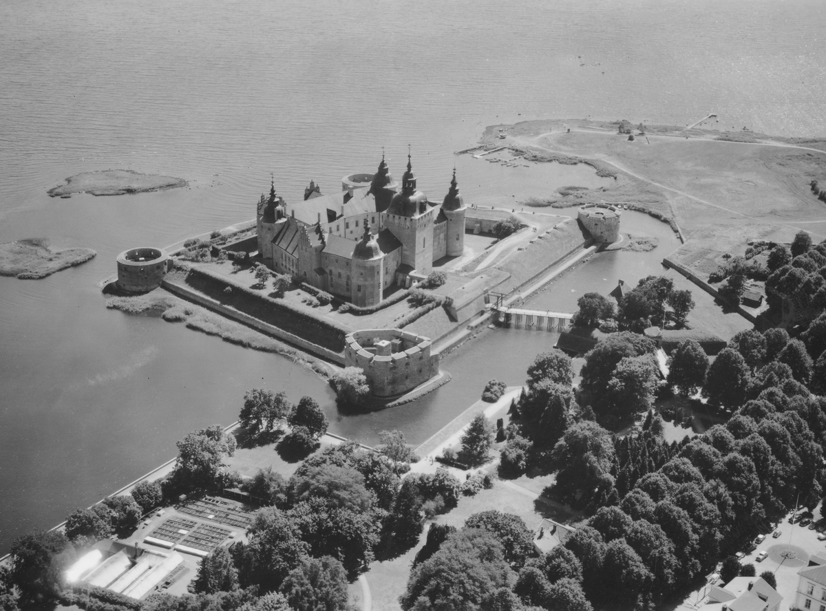 Flygfoto över Kalmar slott och Gamla stan.