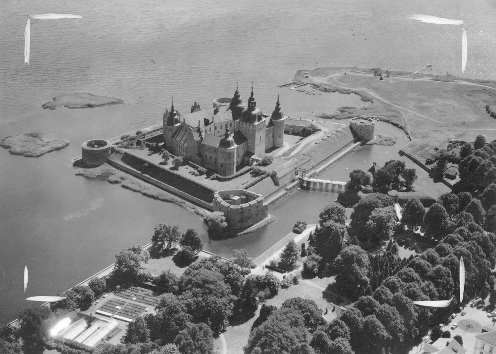 Flygfoto över Kalmar slott och Gamla stan.