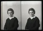 Porträtt, Fru Berit Andersson, Äggsjögatan 8 A, Kolbäck.
Ur Gustaf Åhmans samling.