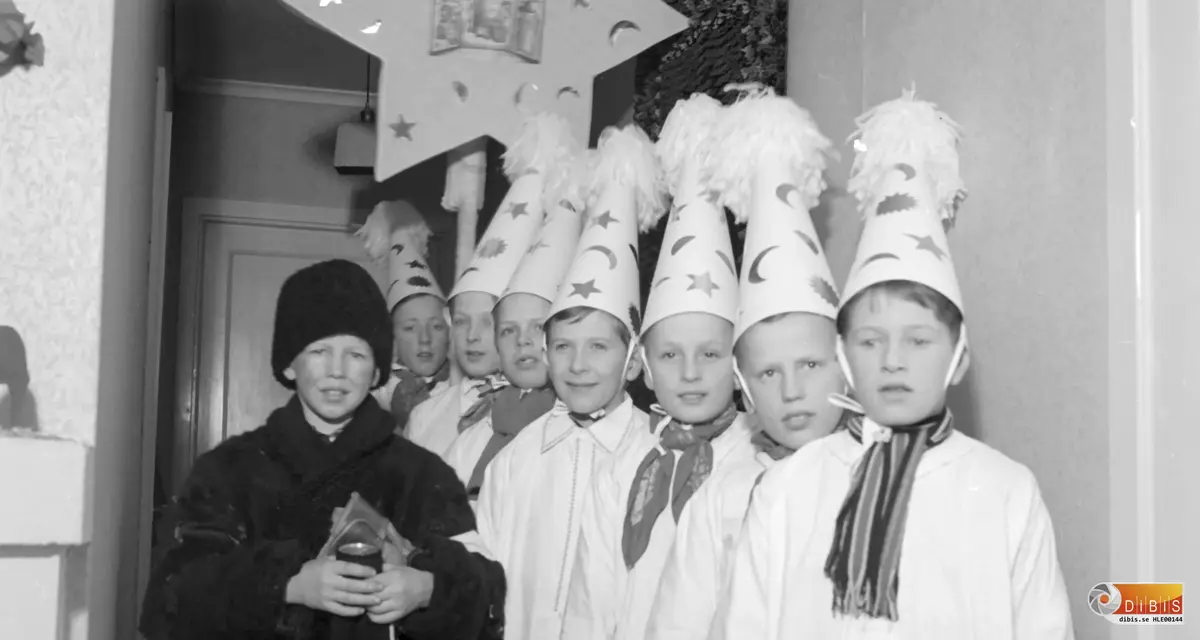 Stjärngossar, skolbarn, 1942 vid lucia.
