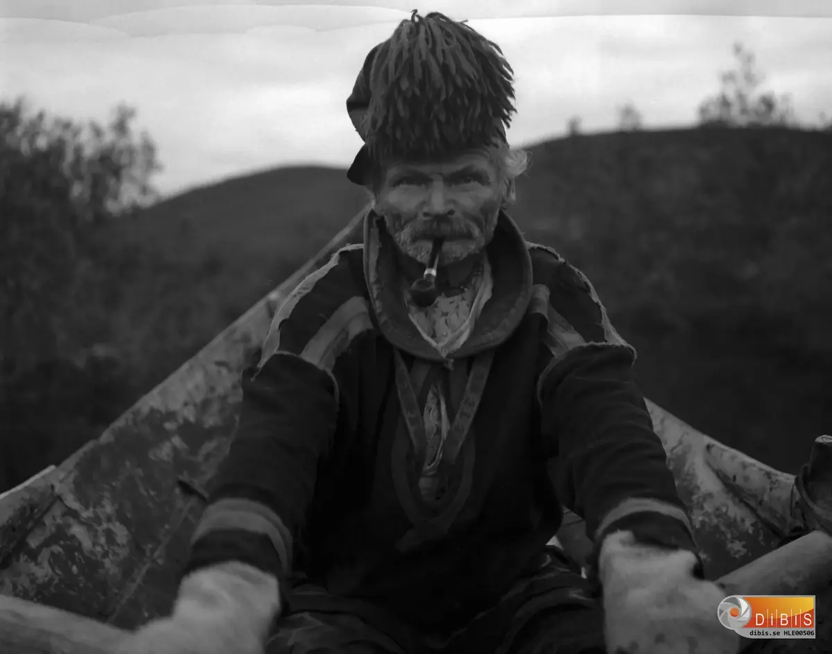 Lappar 1950
Lappgubbe ror över sjön, bra